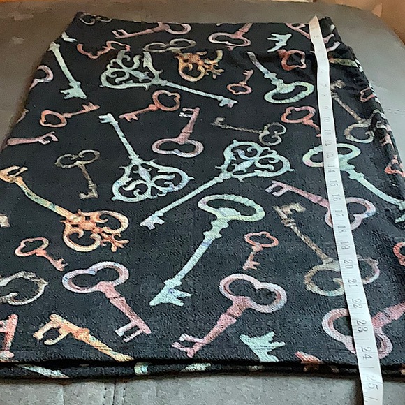 Lularoe Old Fashion Key Pattern Pencil Skirt Size Small - Picture 8 of 8